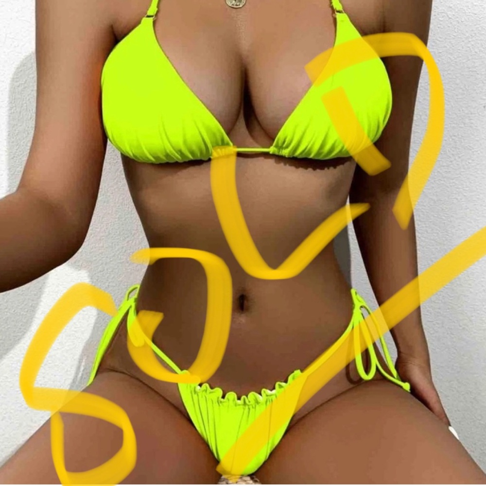 Bikini - Picture 1 of 6